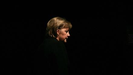 Es sind wahrlich schwere Zeiten für CDU-Chefin Angela Merkel, denn schon seit Monaten lähmt ein Streit über den richtigen Kurs in der Flüchtlingskrise die Unionsparteien. 