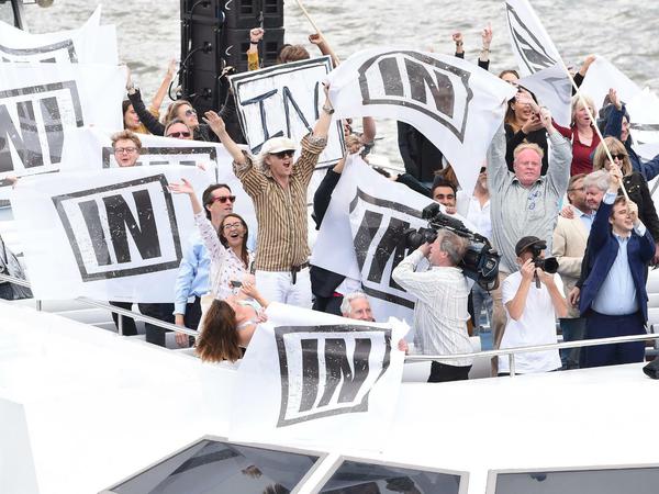 Dabei bleiben! Der Musiker Bob Geldof beteiligte sich an einem Protest gegen Brexit-Befürworter, die mit Fischerbooten für den Austritt aus der EU demonstrierten.