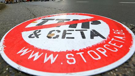 In Brüssel protestierten am Donnerstag Tausende Menschen gegen das Freihandelsabkommen. 