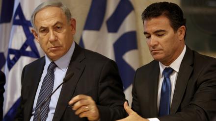 Berater und Vertrauter: Benjamin Netanjahu hält viel von Yossi Cohen (r.).