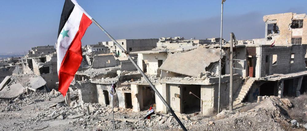 Eine syrische Fahne in Aleppo. 