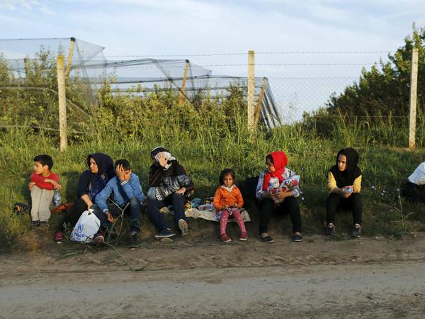Flüchtlinge suchen Alternativen zur Route nach Westeuropa über Kroatien. 