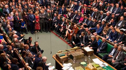 Theresa May bei ihrem Abschlussstatement nach dem Scheitern des EU-Austrittsabkommens. Während der Debatte thematisierten Abgeordnete auch die Sorgen ihrer Bürger.