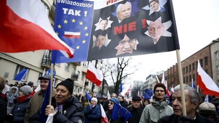 Rund 50.000 Polen demonstrierten gegen den Kurs der Regierung. 