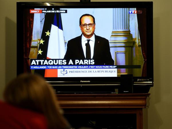 Frankreichs Präsident Francois Hollande fand noch in der Nacht eindringliche Worte als er an seine Landsleute appellierte.
