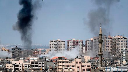 Rauchwolken über dem Gazastreifen: Israel hatte auf Granatenangriffe aus dem Gazastreifen mit Raketenangriffen gekontert.
