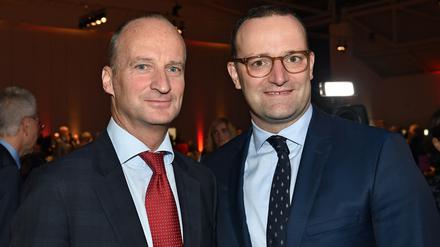 Noch ohne Rezept: Gesundheitsminister Jens Spahn mit dem Präsidenten der Bundesvereinigung der Apothekerverbände, Friedemann Schmidt (li.). 