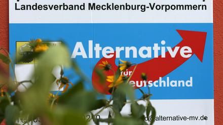 Das Schild an der Landesgeschäftsstelle der Partei Alternative für Deutschland AfD in Schwerin (Mecklenburg-Vorpommern). Nach der Absage eines Hotels in Hannover reagierte der Landesverband der Partei entsetzt. 