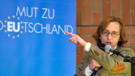 Beatrix von Storch, stellvertretende Bundesvorsitzende der AfD, spricht beim Landesparteitag der AfD Grußworte an die Teilnehmer. Die AfD will im Bundestagswahlkampf auf Social Bots setzen.  