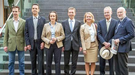 Die Europaabgeordneten der AfD: Marcus Pretzell, Bernd Kölmel, Beatrix von Storch, Bernd Lucke, Ulrike Trebesius, Hans-Olaf Henkel und Joachim Starbatty (von links). 