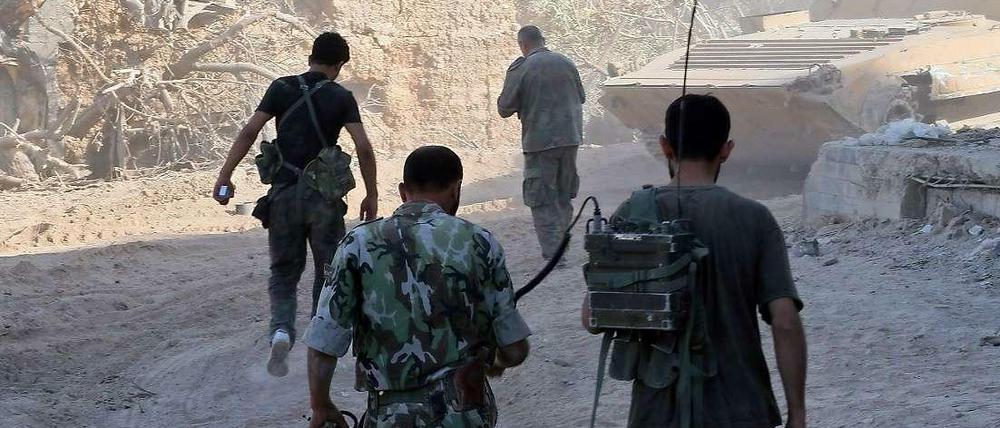 Kämpfer der Freien Syrischen Armee in Damaskus. Sie werfen den Regierungstruppen Assads vor, Giftgasanschläge begangen zu haben.