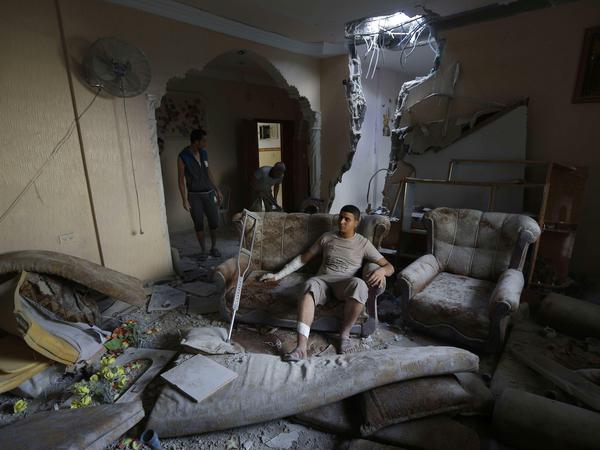Das Bomben geht weiter: Blick in ein zerstörtes Haus im nördlichen Gazastreifen