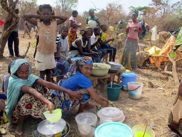 Die afrikanische Mittelschicht kann sich über Fotos wie dieses gewaltig aufregen. Schließlich zeigt es ein improvisiertes Flüchtlingscamp in Kamerun an der Grenze zur Zentralafrikanischen Republik. Die afrikanischen Krisen gelten der neuen Mittelschicht als Schande für den Kontinent, und die würden sie lieber beschwiegen wissen. 