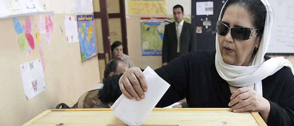 In Ägypten haben erstmals freie Wahlen begonnen. Das Ergebnis steht erst in einigen Monaten fest. 