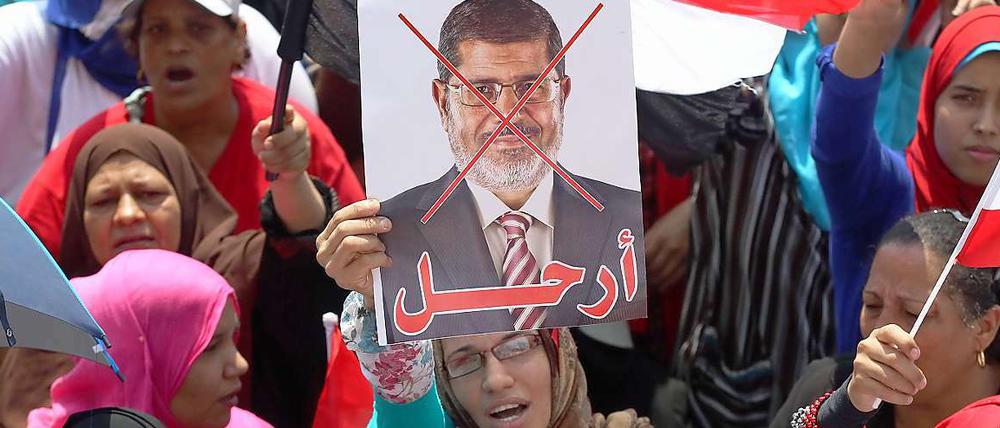Zehntausende Ägypter protestieren auf dem Tahrir-Platz gegen ihren Präsidenten Mursi.