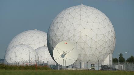 In der BND-Station in Bad Aibling arbeiten 120 BND-Mitarbeiter und einige NSA-Techniker.