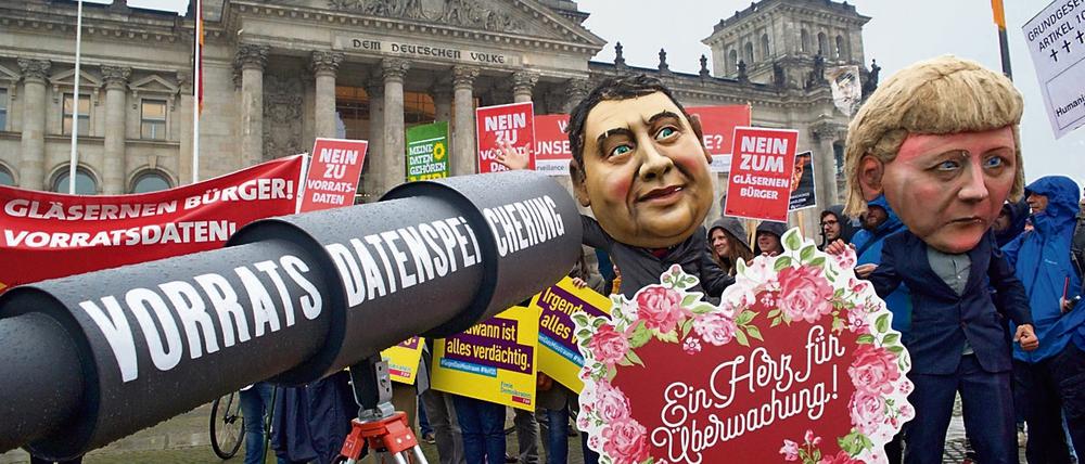 Gegen Vorratsdatenspeicherung. Aktivisten vor dem Parlament in Berlin.