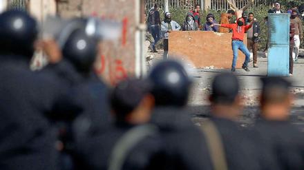 An der Al-Azhar-Universität in Kairo kam es am Sonntag zu Unruhen. Die Polizei stürmte daraufhin den Campus.