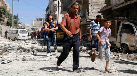 Ein Volk auf der Flucht. Nach einem Bombenangriff am Dienstag in Aleppo