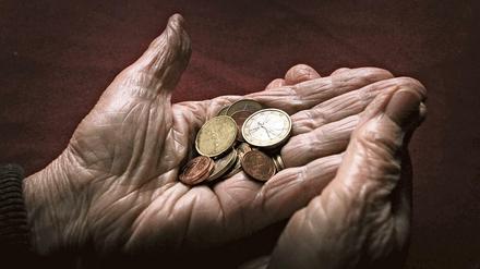 Die Rentner in Deutschland bekommen mehr Geld.