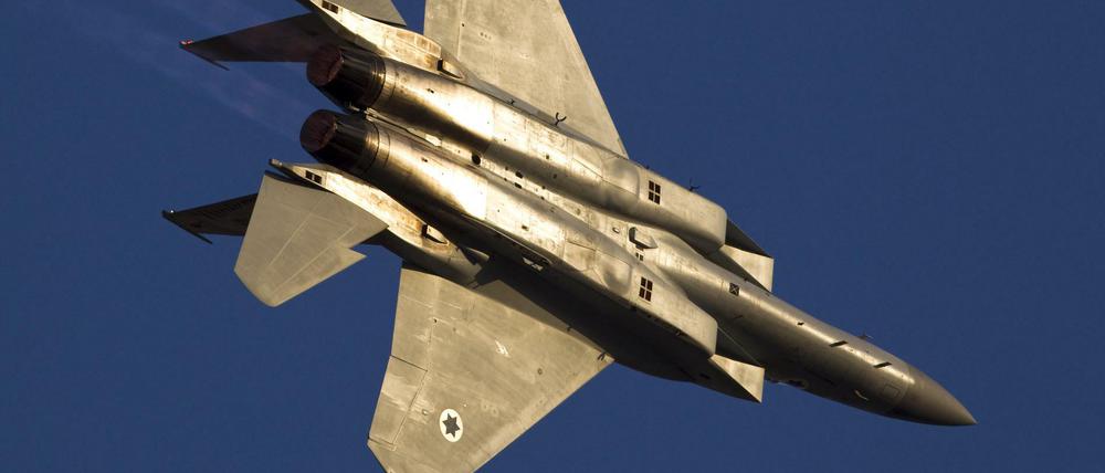 Israelischer Kampfjet bei einer Flugshow (Archiv)