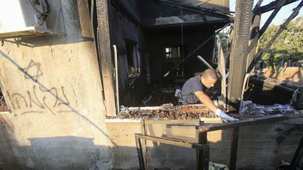 Brandflaschen wurden auf zwei Häuser in einem Dorf südlich von Nablus geworfen.