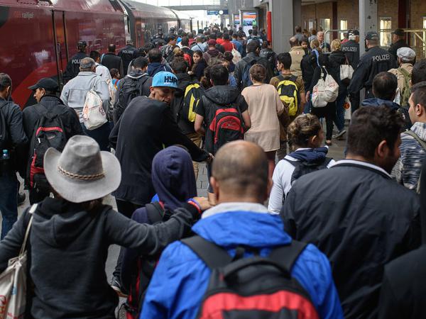 Deutschland erwartet heute Tausende Flüchtlinge aus Ungarn.