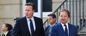 Der britische Premier David Cameron und Hugo Swire, Staatsminister für auswärtige Angelegenheiten, bei ihrer Ankunft beim Anti-Korruptionsgipfel in London. 