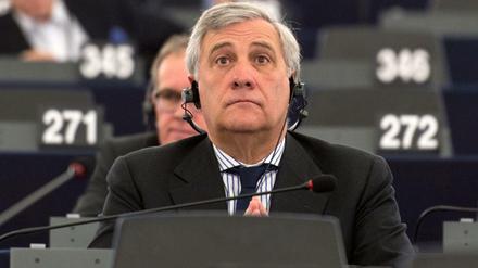 Der Kandidat der Konservativen, Antonio Tajani aus Italien, hat im ersten Wahlgang die meisten Stimmen bekommen, aber nicht die absolute Mehrheit. 