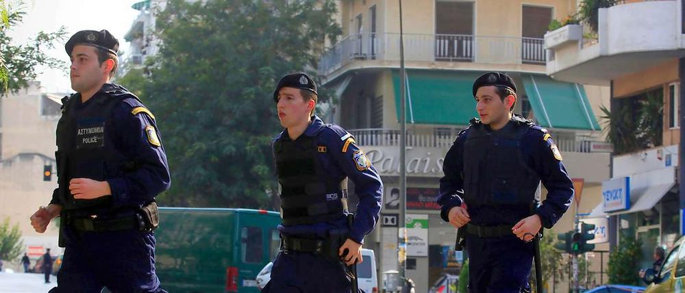 Nach mehreren Bombenfunden im Athener Botschaftsviertel war die Polizei in erhöhter Alarmbereitschaft.