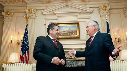 Gerade erst besuchte Außenminister Sigmar Gabriel (links) seinen US-Amtskollegen Rex Tillerson in Washington. 
