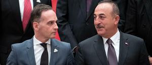 Heiko Maas (links), und Mevlüt Cavusoglu unterhalten sich am Rande des G20-Außenministertreffens.