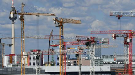 In Berlin drehen sich die Kräne für Neubauten - doch es könnten noch viel mehr sein.
