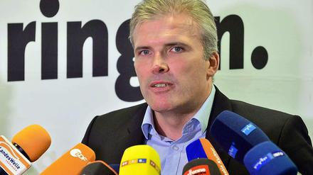Thüringens SPD-Chef Andreas Bausewein bei der Bekanntgabe des Ergebnisses.