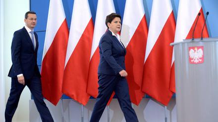 Die polnische Premierministerin Beata Szydlo und ihr Stellvertreter Mateusz Morawiecki von der PiS-Partei. 