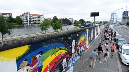 Ein langer ruhiger Fluss: Touristen in Berlin bleiben entspannt. 