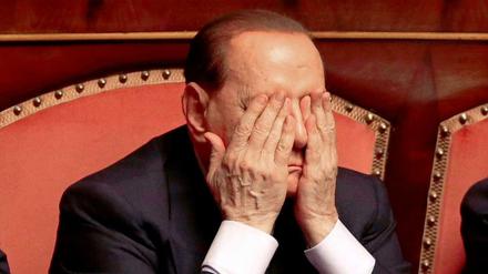 Es wird eng für Silvio Berlusconi - wieder einmal. 