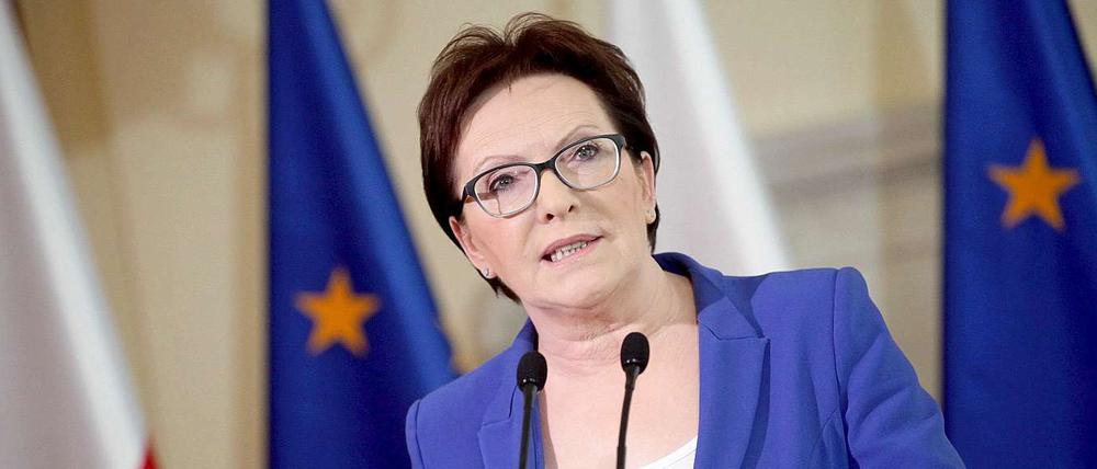Polens Regierungschefin Ewa Kopacz verkündete am Mittwoch den Rücktritt von drei Ministern, nachdem Ermittlungsakten zu einer Abhöraffäre im Internet aufgetaucht waren. 