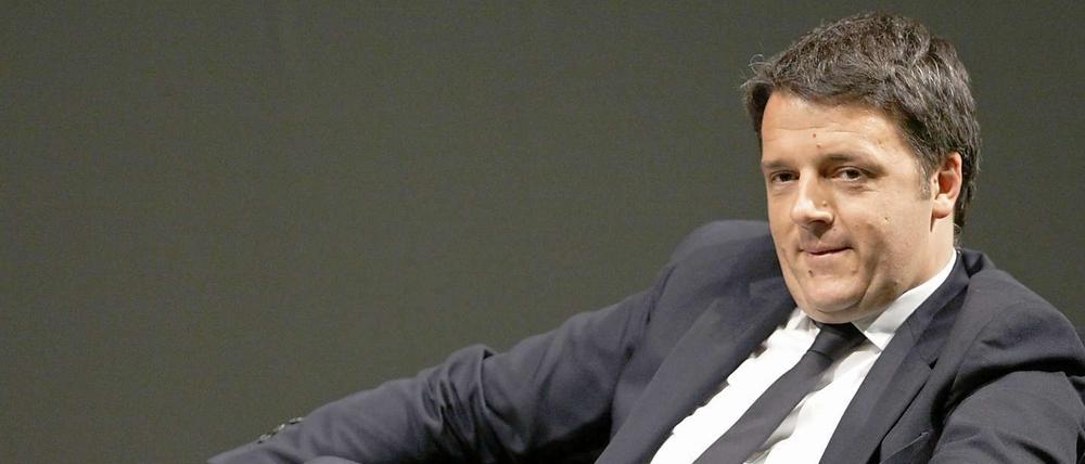 In fünf von sieben Regionen hat die Demokratische Partei (PD) von Premier Matteo Renzi bei der Wahl gewonnen, doch politisch nutzt das dem Premier - hier bei einer Ökonomen-Tagung am Wochenende in Trento - wenig. 