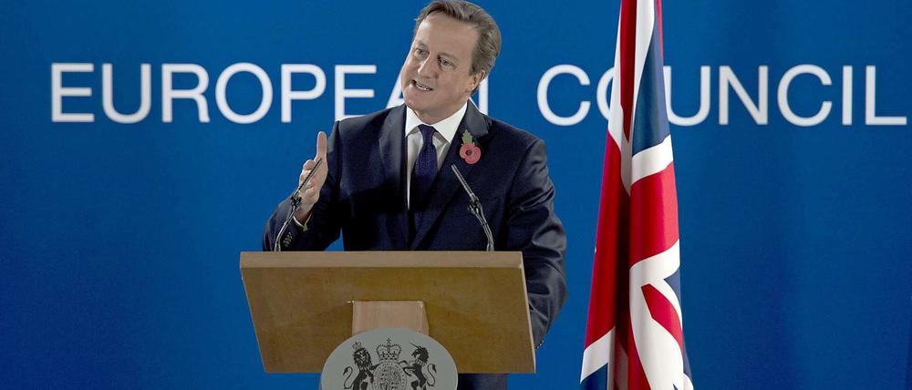 Cameron ist erzürnt. Der britische Premierminister auf der Pressekonferenz in Brüssel. 