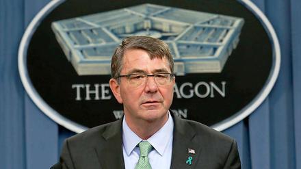 US-Verteidigungsminister Ashton Carter spricht über die US-Militäraktion in Syrien. 