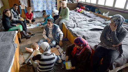 Eine syrische Flnchtlingsfamilie in einem Camp im bulgarischen Vrazdebna - fotografiert an dem Tag, an dem der UN-Flüchtlingskommissar Antonio Guterres das Lager besuchte. 