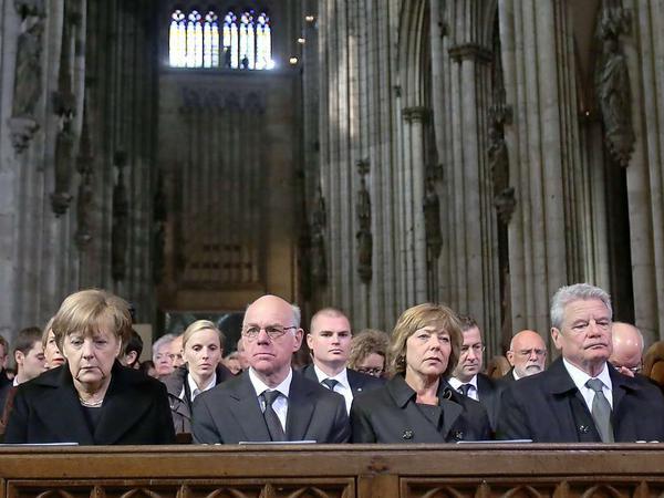 Beim Trauergottesdienst: Bundeskanzlerin Angela Merkel, Bundestagspräsident Norbert Lammert, Daniela Schadt, Bundespräsident Joachim Gauck (von links). 