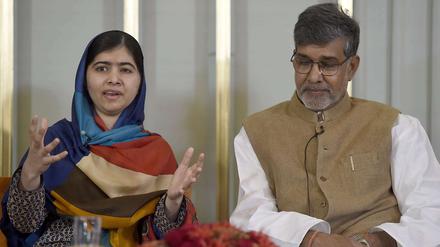 Malala Yousafzai gemeinsam mit Kailash Satyarthi, die beide den Friedensnobelpreis für ihren Einsatz für die Durchsetzung von Kinderrechten in der Welt zuerkannt bekamen. Am Mittwoch wird er in Oslo verliehen. 