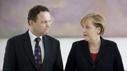 Der stellvertretende Fraktionsvorsitzende Hans-Peter Friedrich (CSU) hat parteiintern massive Kritik ausgelöst. Friedrich hatte den "Merkel-Flügel der CDU" aufgefordert, sich "ins rot-grüne Team" zu "verabschieden".