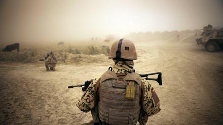 Ein deutscher Soldat in Afghanistan im Oktober 2011. Muss die Nato erneut in den Kampfeinsatz geschickt werden?