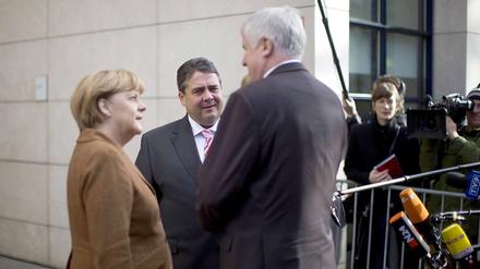 Bei den Koalitionsverhandlungen müssen jetzt die Chefs Merkel, Gabriel und Seehofer ran.