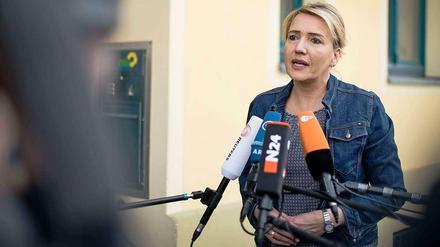 Simone Peter, Vorsitzende von Bündnis90/DieGrünen ist gegen eine Militäreinsatz im Mittelmeer.