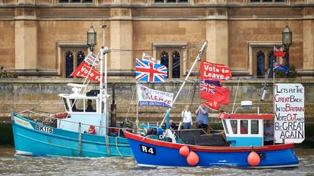 Mit Booten werben Anhänger eines Austritts Großbritanniens aus der EU auf der Themse in London für ein entsprechendes Votum. 