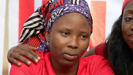 Rebecca ist ein Mädchen, dem kürzlich die Flucht aus der Gefangenschaft bei der Islamistengruppe Boko Haram gelang.